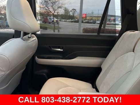 Used 2025 Toyota Grand Highlander AWD Hybrid image 15