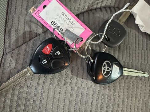 Used 2011 Toyota RAV4 4WD w/ Base L4 Extra Value Pkg image 27