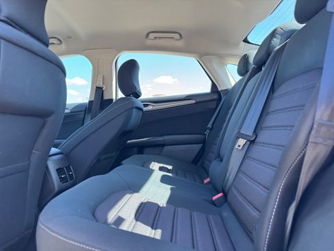 Used 2019 Ford Fusion SE FWD image 17