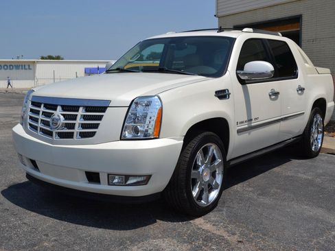Used 2008 Cadillac Escalade EXT AWD/4WD image 3