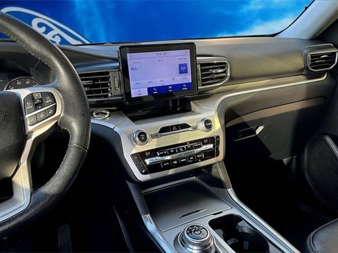 Used 2021 Ford Explorer XLT w/ Equipment Group 202A image 6