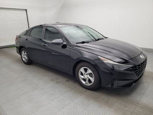 Used 2021 Hyundai Elantra SE FWD image 11