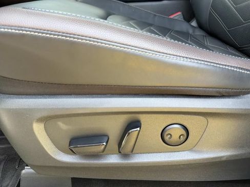 Used 2024 Nissan Pathfinder Platinum FWD image 23