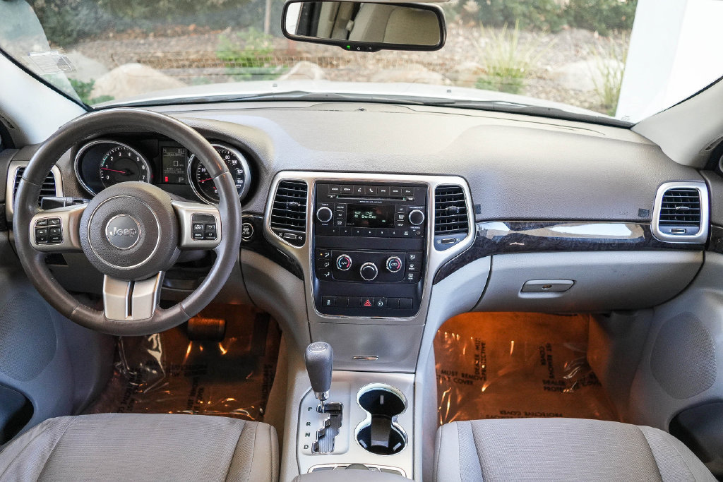 Used 2012 Jeep Grand Cherokee Laredo w/ Laredo E Group AWD/4WD image 13
