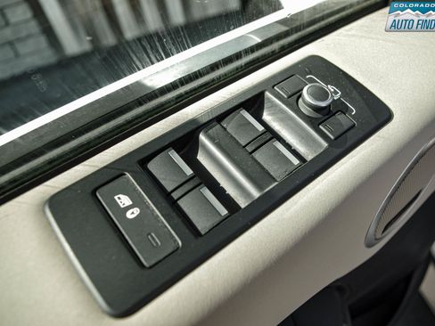 Used 2019 Land Rover Discovery HSE AWD/4WD image 11