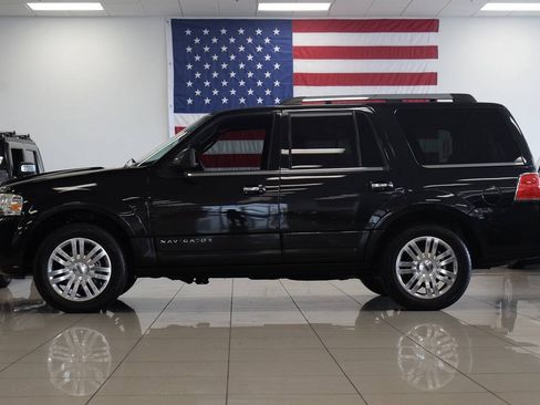 Used 2014 Lincoln Navigator 2WD image 4