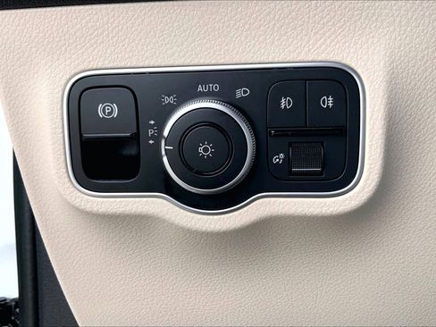 Used 2024 Mercedes-Benz GLB 250 image 33