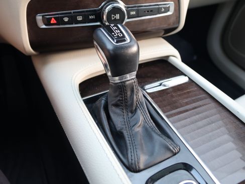 Used 2019 Volvo XC90 T6 Momentum w/ Protection Package Premier AWD/4WD image 27
