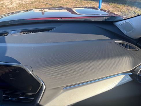 Used 2025 Chevrolet Trax LT w/ LT Convenience Package image 35