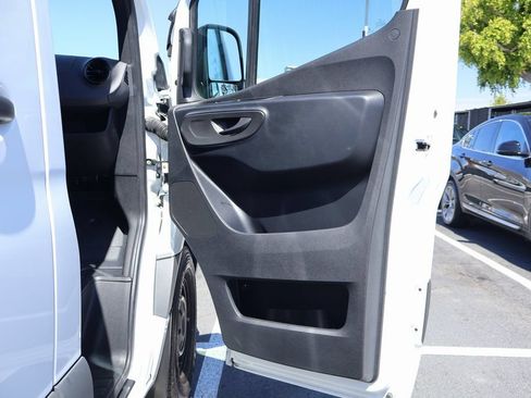 Used 2025 Mercedes-Benz Sprinter 2500 image 11
