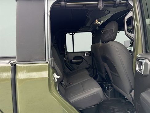 Used 2022 Jeep Gladiator Willys image 11
