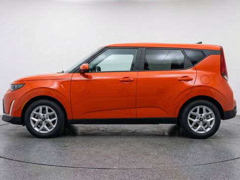 Used 2025 Kia Soul LX w/ LX Technology Package FWD image 5