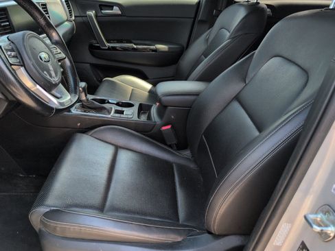 Used 2023 Chrysler Pacifica Touring-L w/ Uconnect Theater Family Group FWD image 4