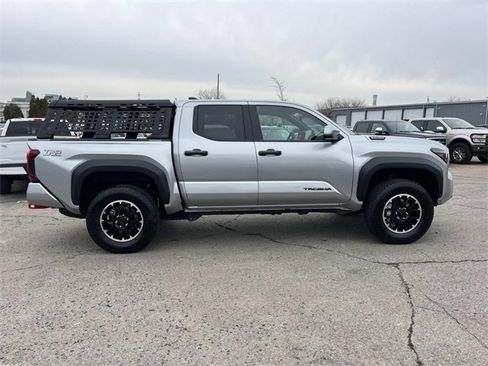 Used 2025 Toyota Tacoma TRD Off-Road image 4