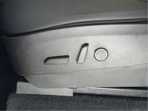 Used 2023 Tesla Model Y Long Range AWD/4WD image 6