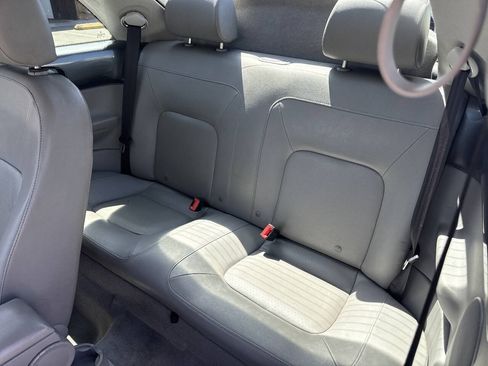 Used 2007 Volkswagen Beetle Coupe w/ Package 1 FWD image 18