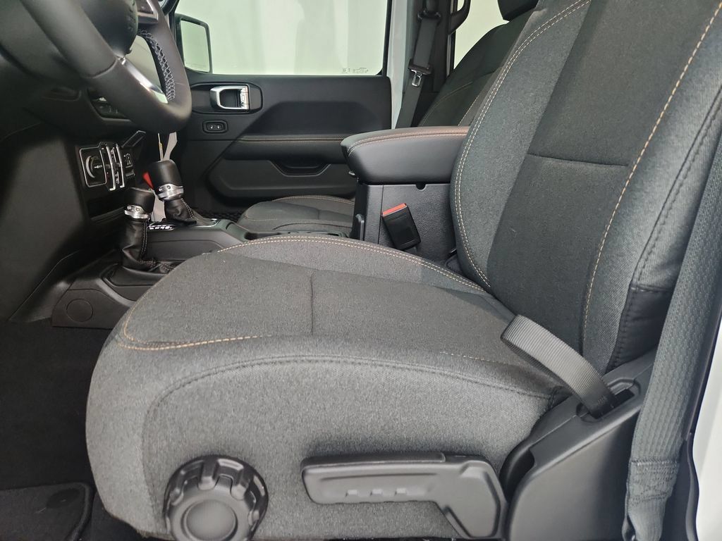 New 2026 Jeep Wrangler Unlimited Sahara AWD/4WD image 20