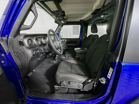 Used 2018 Jeep Wrangler Sport AWD/4WD image 13