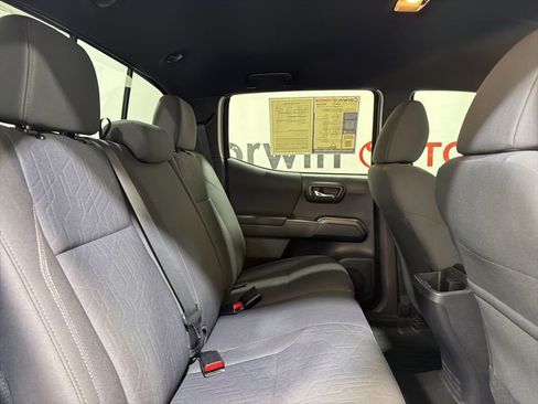 Used 2019 Toyota Tacoma TRD Off-Road image 15