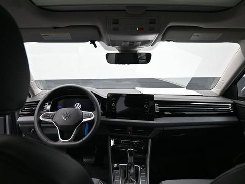 New 2026 Volkswagen Jetta SE FWD image 10