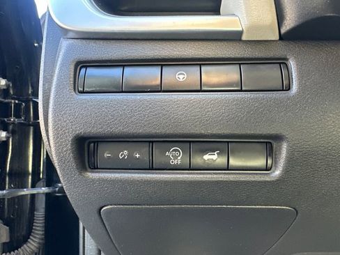 Used 2024 Nissan Rogue SV AWD/4WD image 26