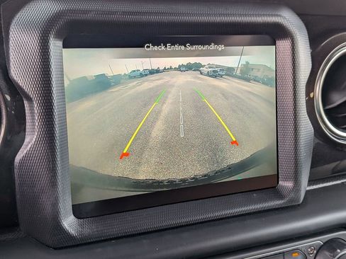 Used 2021 Jeep Wrangler Unlimited Sahara image 23