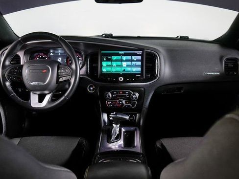 Used 2019 Dodge Charger SXT image 4