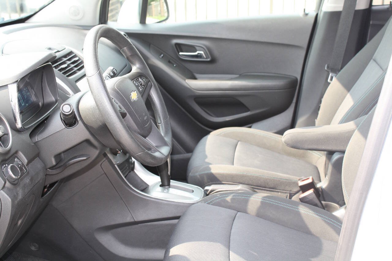 Used 2015 Chevrolet Trax LT w/ LT Sun and Sound Package AWD/4WD image 7