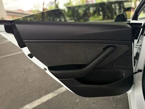 Used 2019 Tesla Model 3 Standard Range Plus image 42