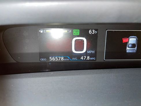 Certified 2017 Toyota Prius Three FWD image 21