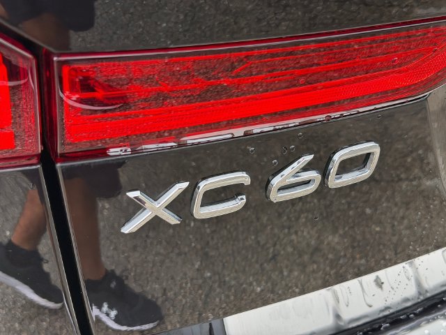 Used 2023 Volvo XC60 B5 Core w/ Climate Package FWD image 12