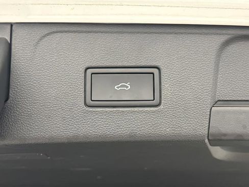 Used 2024 Volkswagen Atlas SEL AWD/4WD image 31