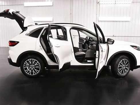 New 2025 Ford Escape SE w/ PHEV Premium Package image 32