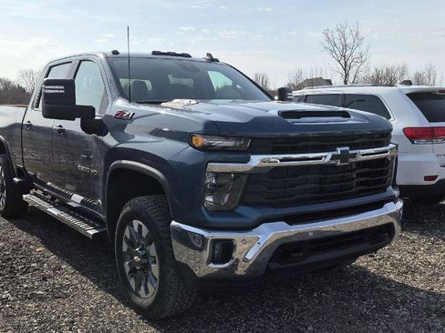 Used 2025 Chevrolet Silverado 2500 LT w/ All Star Edition image 2
