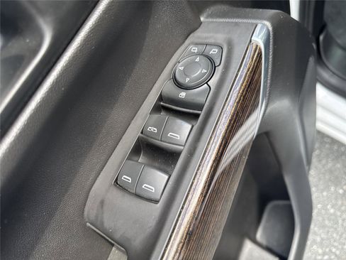 Used 2020 GMC Sierra 1500 SLE w/ SLE Value Package image 18