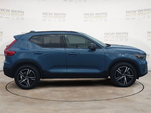 Certified 2023 Volvo XC40 B5 Plus w/ Protection Package AWD/4WD image 6