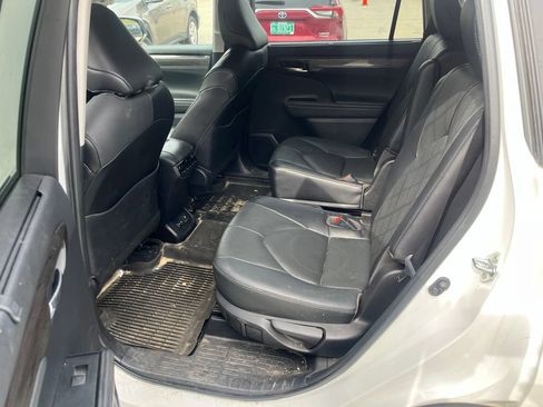 Used 2022 Toyota Highlander Platinum AWD/4WD image 7