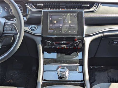 Used 2023 Jeep Grand Cherokee Laredo AWD/4WD image 14