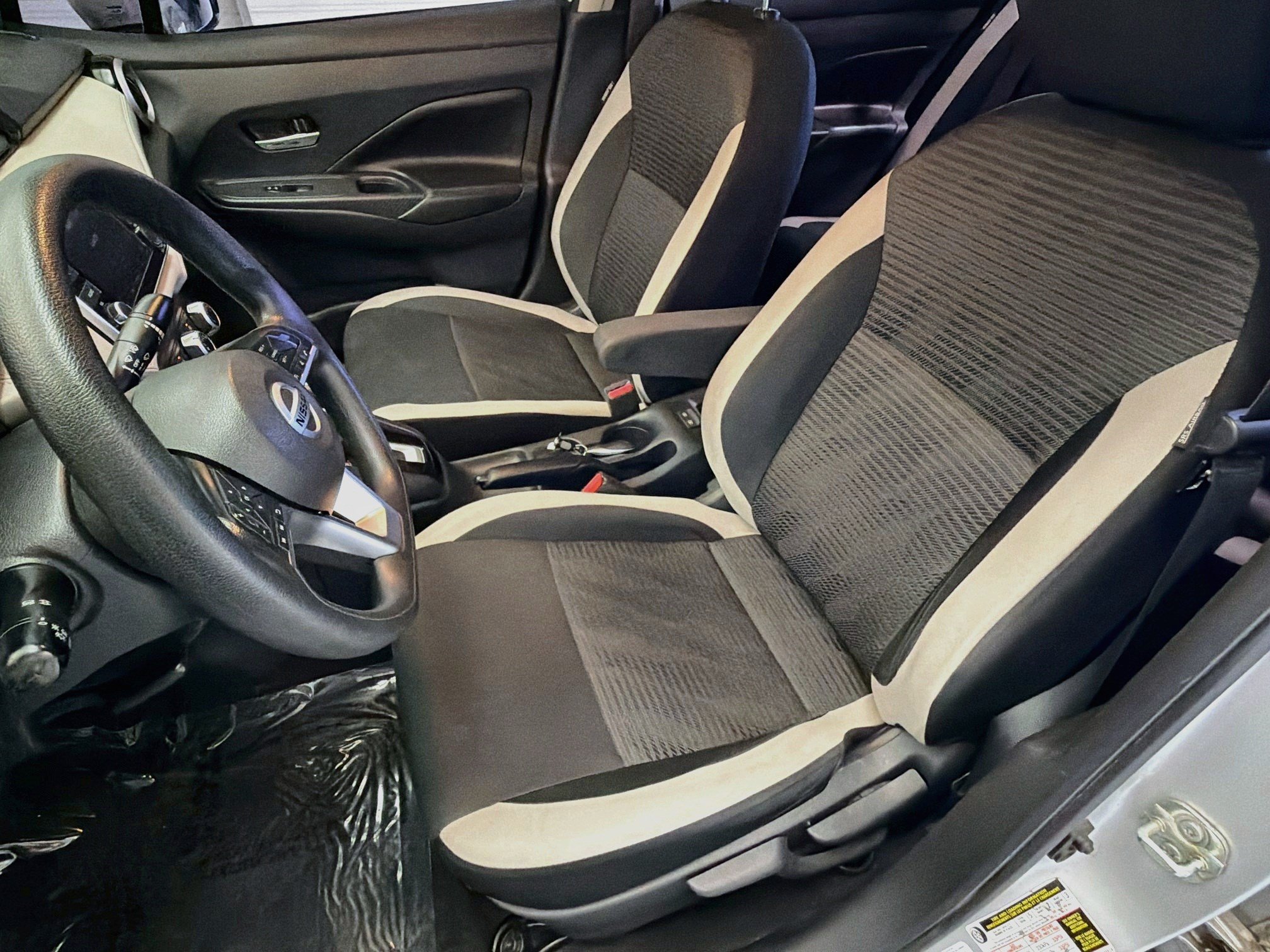 Used 2020 Nissan Versa SV FWD image 11