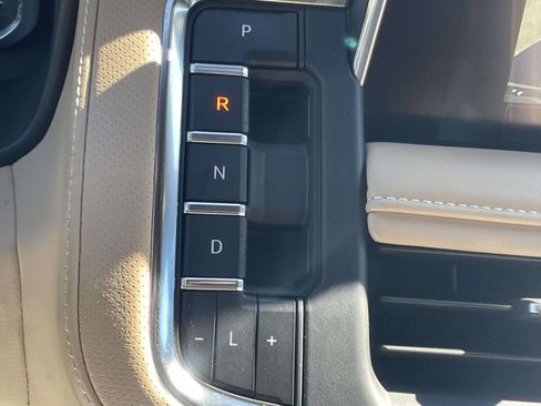 Used 2024 Chevrolet Tahoe Premier image 20