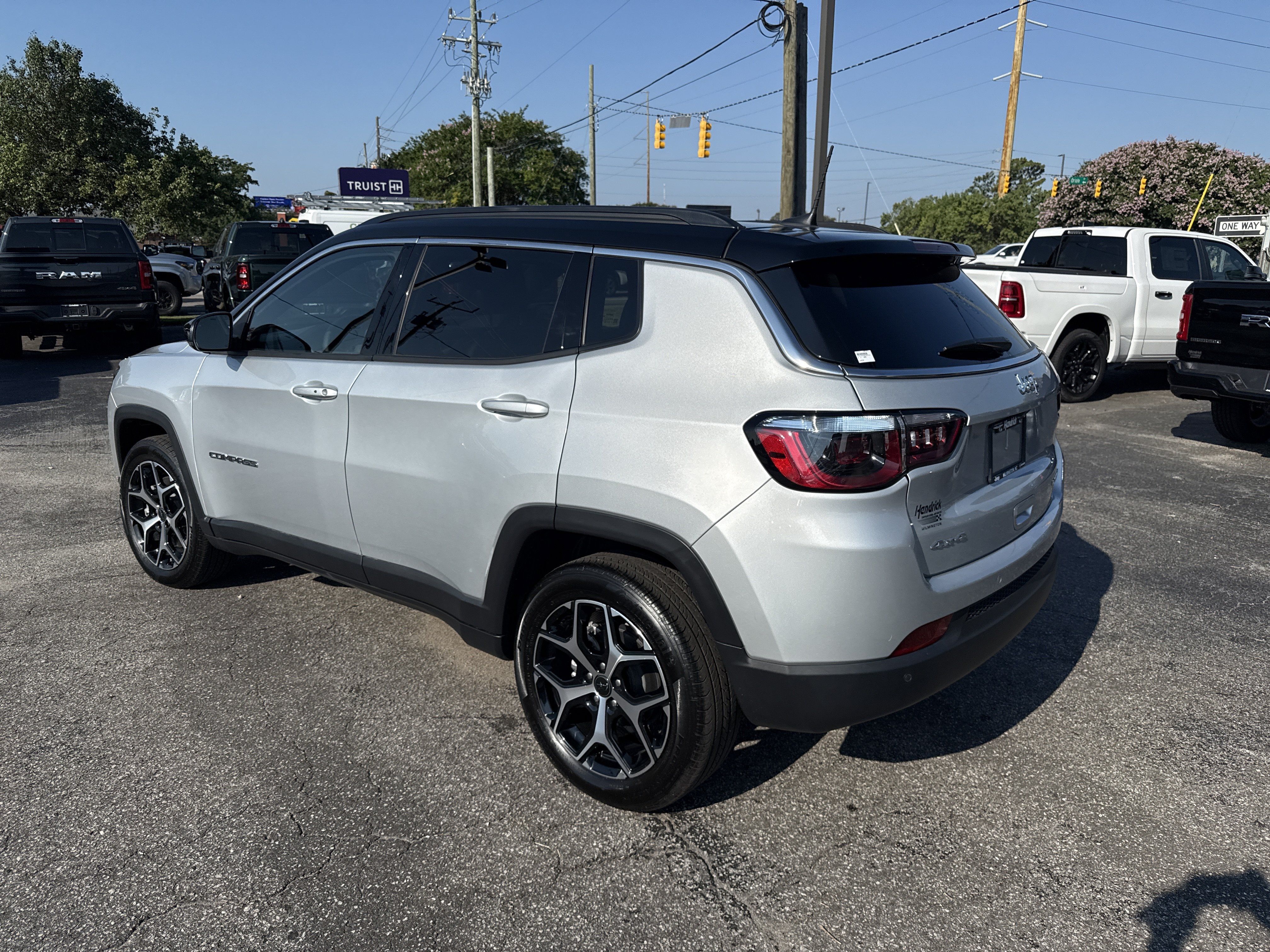 Used 2025 Jeep Compass Limited AWD/4WD image 7