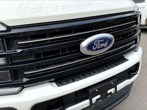 Used 2025 Ford F350 Platinum w/ FX4 Off-Road Package image 31