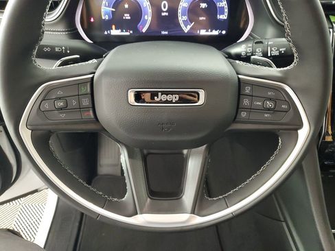 New 2025 Jeep Grand Cherokee Altitude image 22