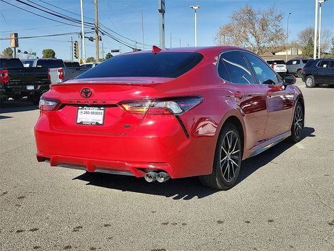 Used 2022 Toyota Camry SE image 10