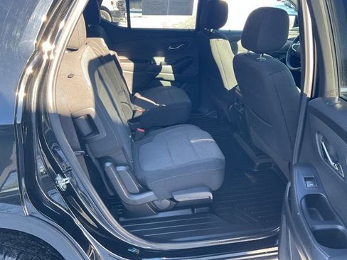 Used 2022 Chevrolet Traverse LT image 29
