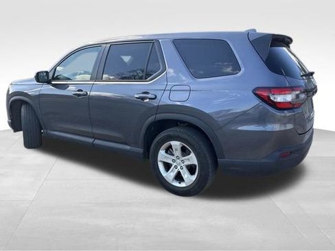 Used 2023 Honda Pilot LX image 6