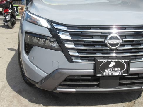 Used 2024 Nissan Rogue SL w/ SL Premium Package AWD/4WD image 3