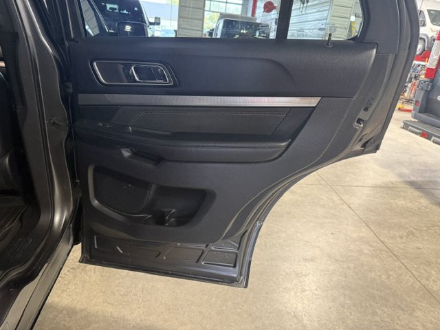 Used 2018 Ford Explorer XLT w/ XLT Appearance Package AWD/4WD image 14