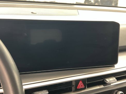 Used 2024 Kia Sorento S image 16