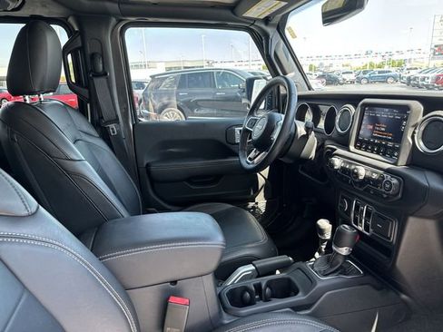 Used 2022 Jeep Wrangler Unlimited Sahara w/ Cold Weather Group AWD/4WD image 20